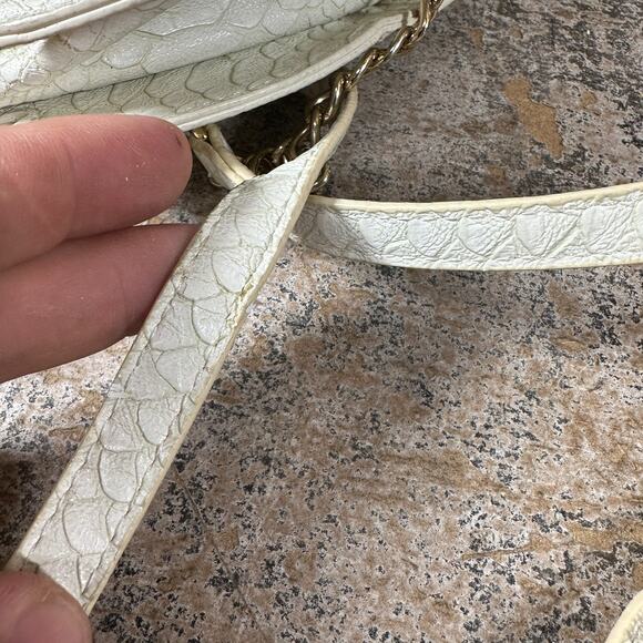 Betsey Johnson XOX KITSCH FISHY Crossbody Angel - Picture 7 of 13